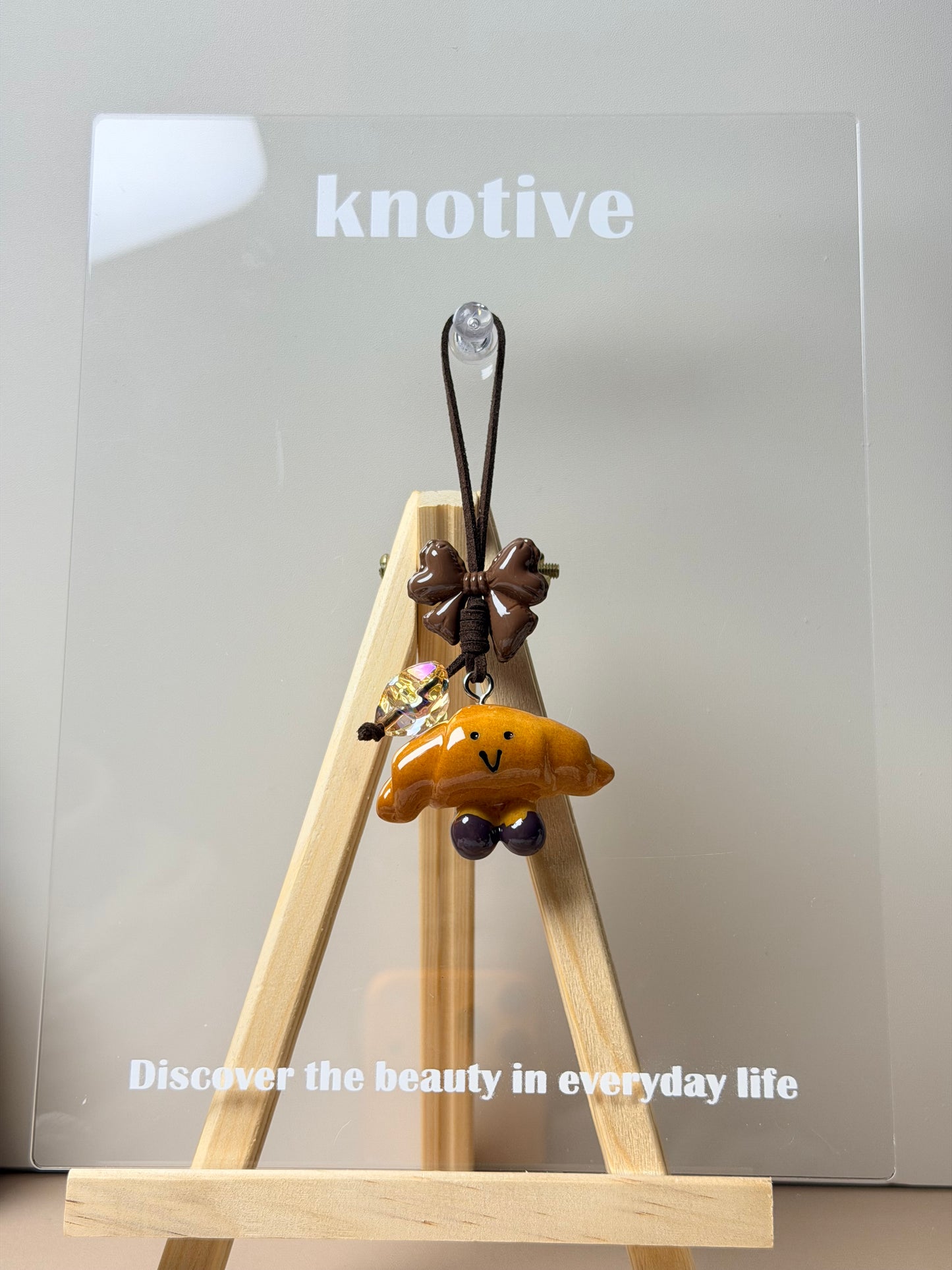 Adorable Croissant Strap｜Knotive