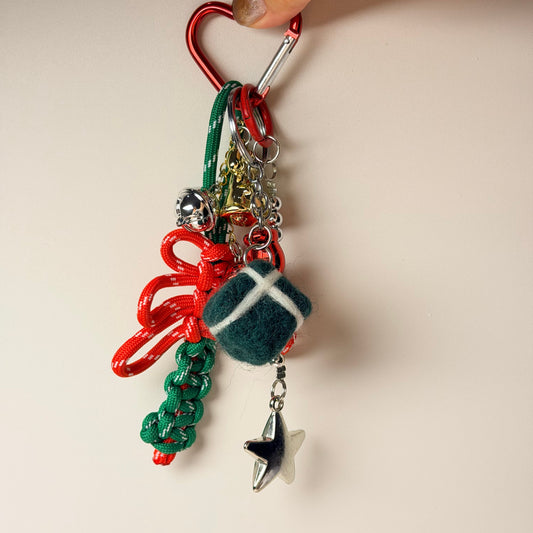 Christmas Gift Bag Charm | Knotive