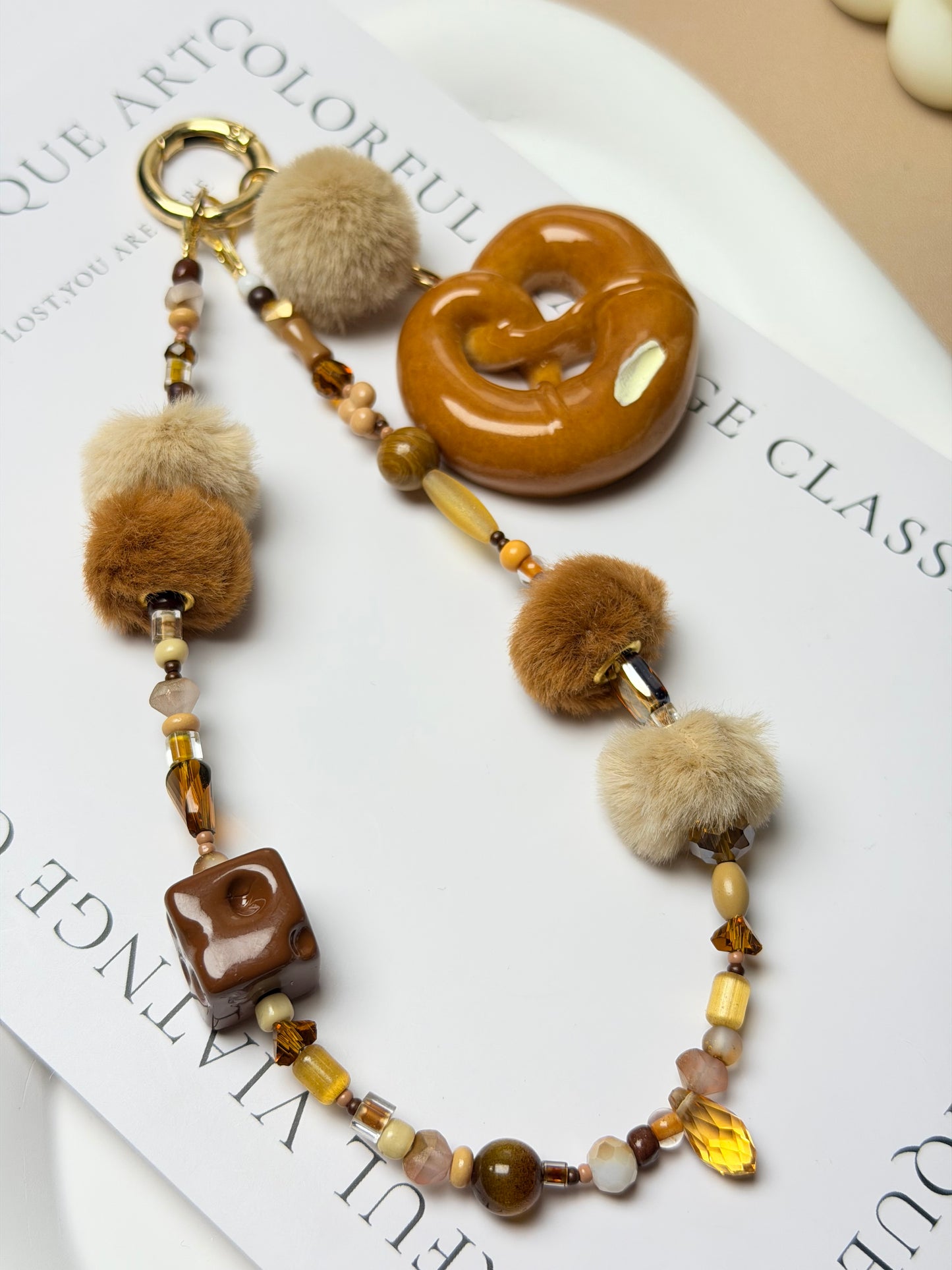Caramel Cozy Phone Strap｜Knotive