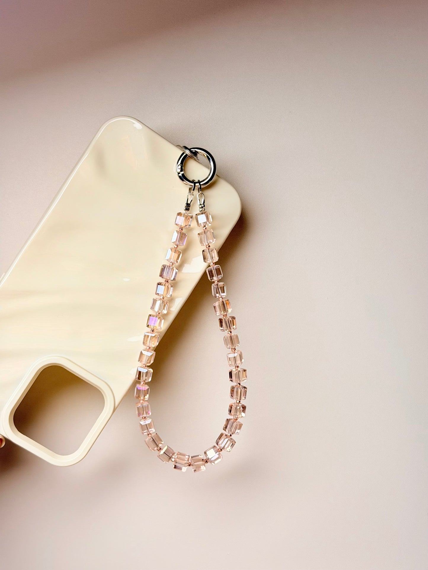 Pink Glow Beaded Phone Strap｜Knotive