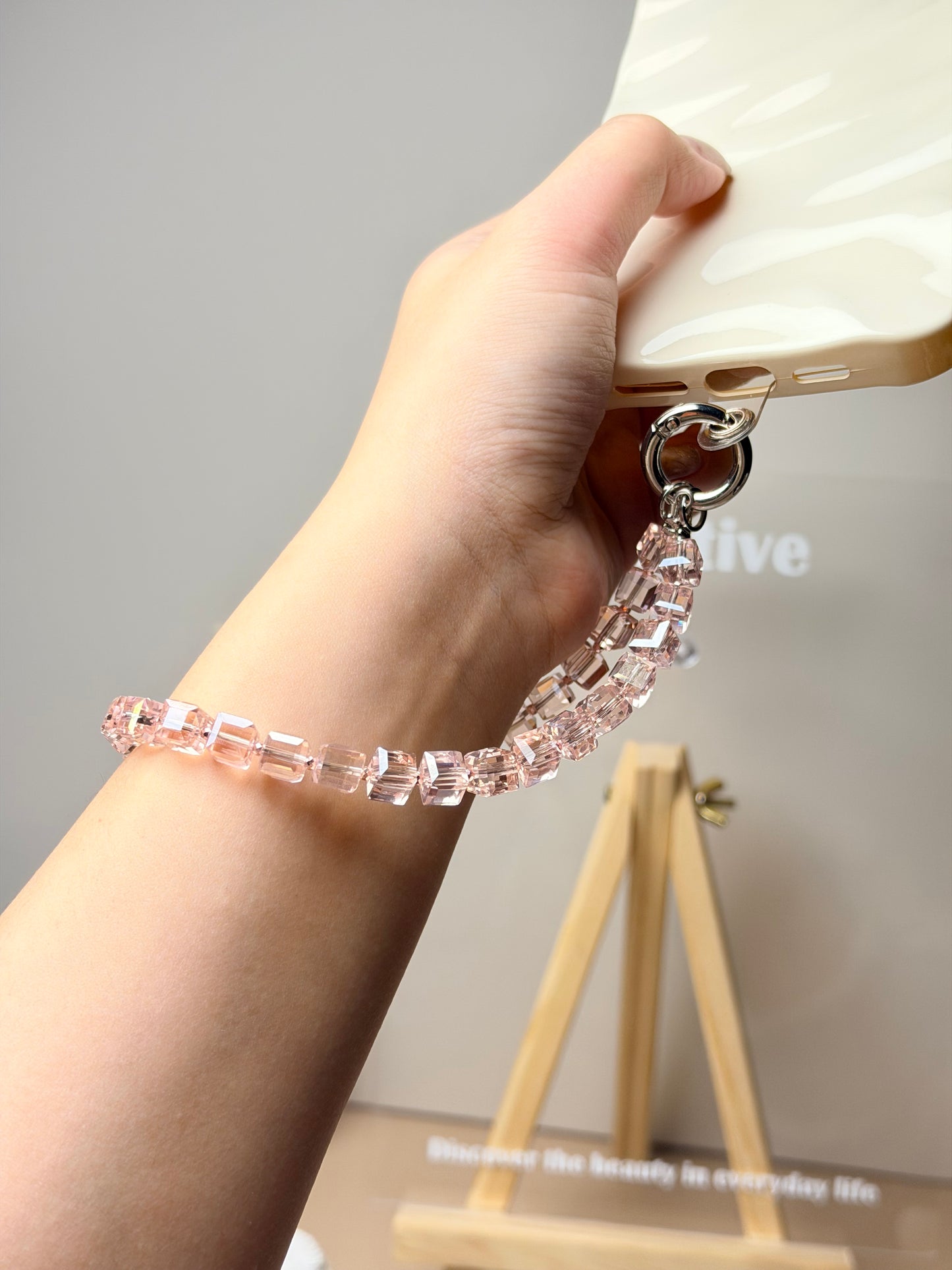 Pink Glow Beaded Phone Strap｜Knotive