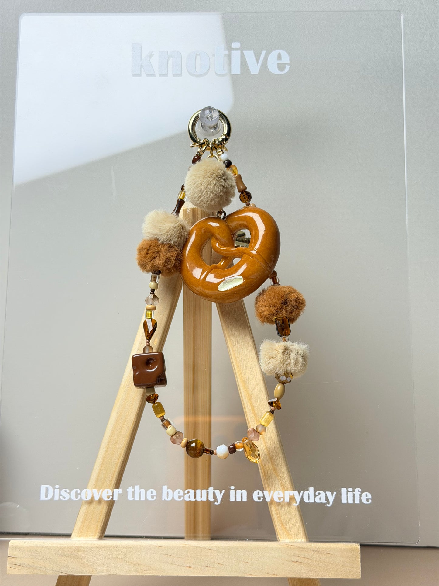 Caramel Cozy Phone Strap｜Knotive